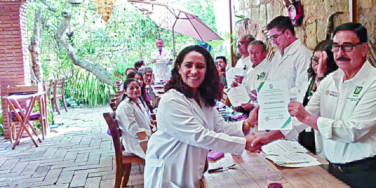 Foto: cortesía // IMSS Oaxaca entrega 62 reconocimientos al personal médico.
