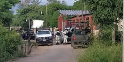 Elementos de la Guardia Nacional y del Ejército Mexicano atendiendo un reporte de balacera en Matías Romero