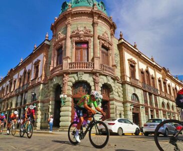Fotos: Leobardo García Reyes // Alistan la carrera de ciclismo en el Centro Histórico.