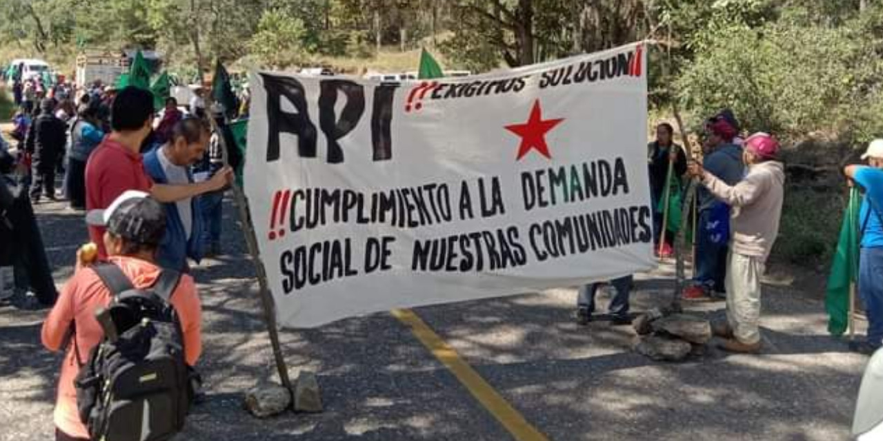 API bloquea carreteras en Oaxaca en demanda de justicia | El Imparcial de Oaxaca