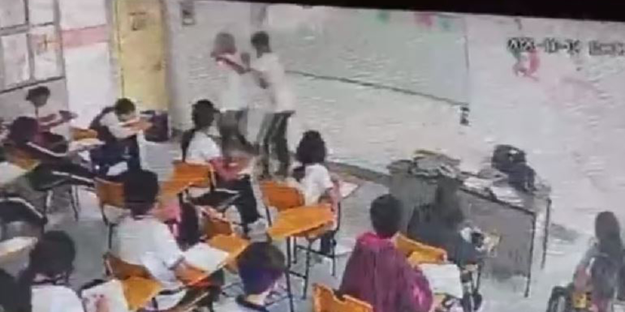 VIDEO Ataque en secundaria de Coahuila: alumno agrede a su maestra con navaja | El Imparcial de Oaxaca