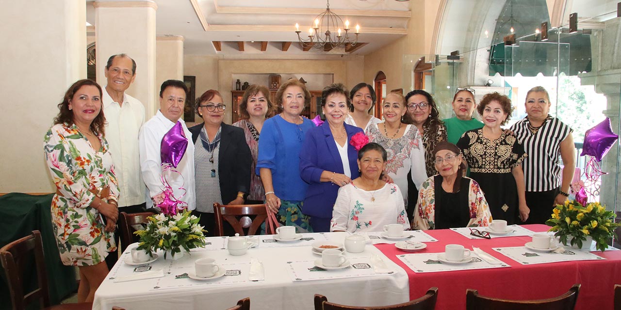 Fotos: Adrián Gaytán // Con mucha alegría Judith Ramírez celebró en su cumpleaños acompañada por sus entrañables amistades.