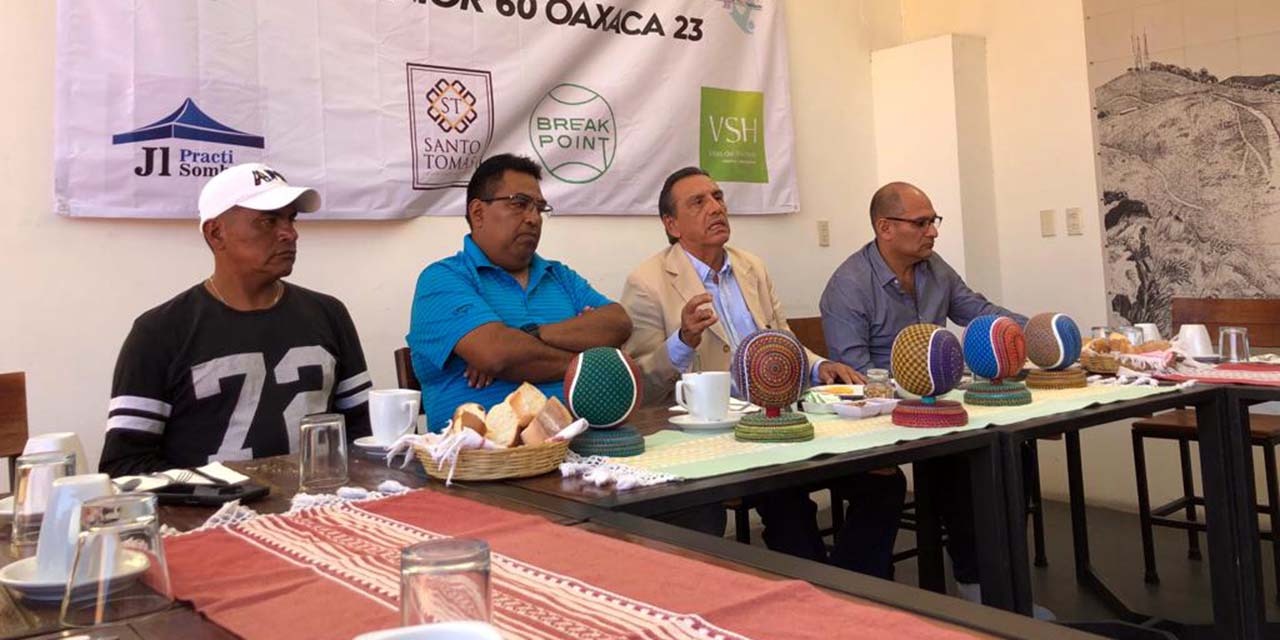 En la conferencia de prensa, estuvieron Adolfo Martínez Barragán, presidente de la ATEO, y el tesorero Óscar Jiménez Contreras, así como los vocales Rafael Rojas Murillo y Rubén Martínez García.