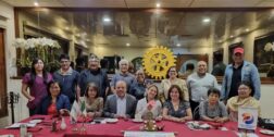 El Club Rotario Oaxaca Antequera se reunieron para apachar y consentir a los festejados.