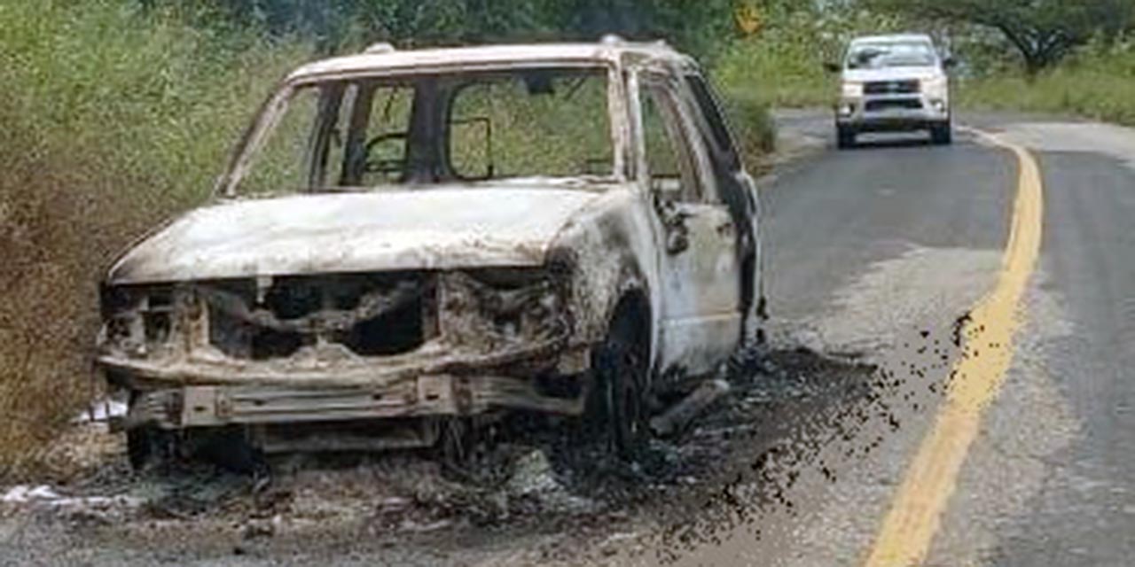El fuego arrasó con todo el vehículo que resultó con pérdida total.
