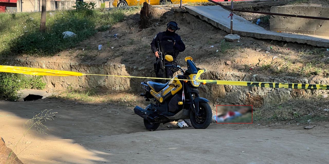 El motociclista discutió con el conductor de una camioneta quien sacó un arma de fuego y abrió fuego.