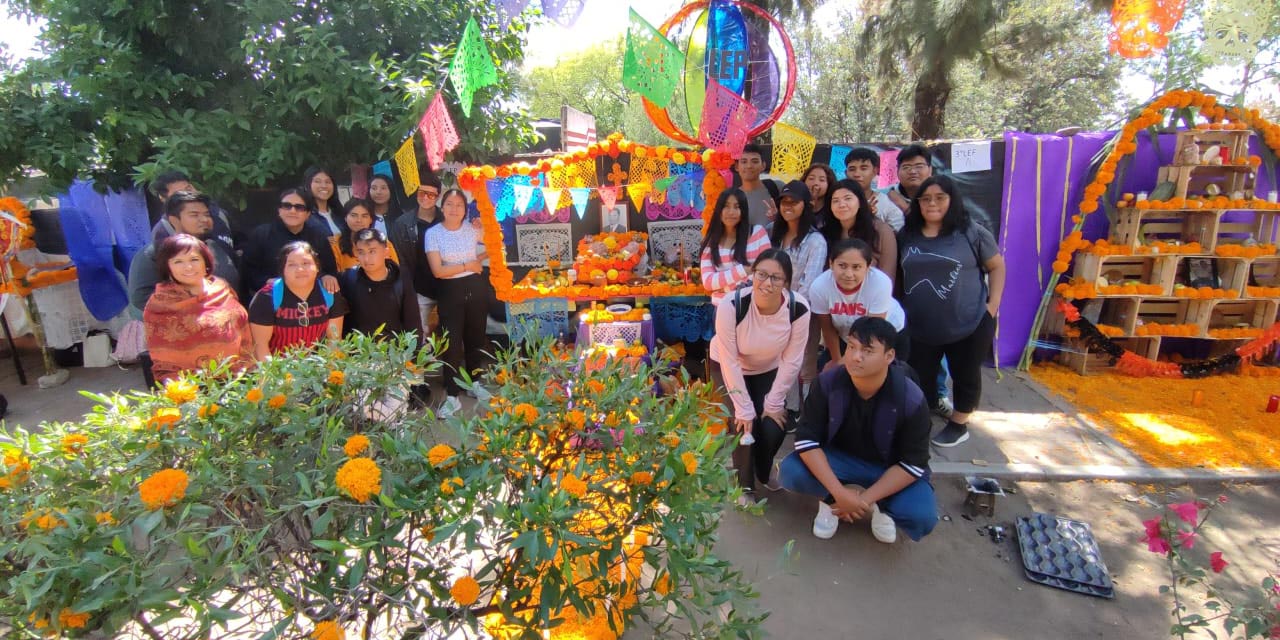 Exponen en ofrendas tradiciones de la Mixteca