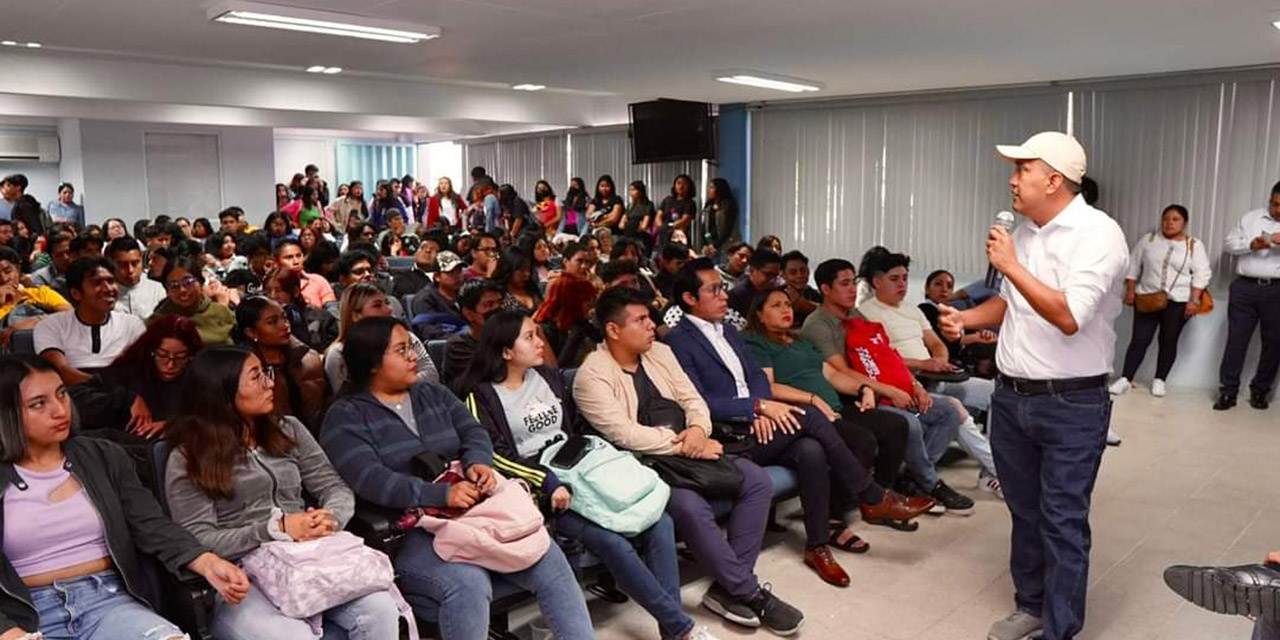 Participar en la vida pública, pide Nino Morales a jóvenes de la UABJO | El Imparcial de Oaxaca