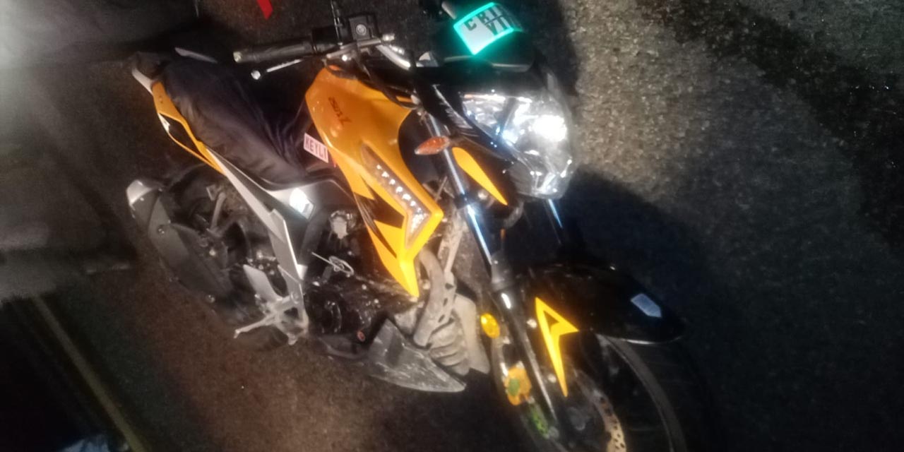 La motocicleta fue asegurada por las autoridades.