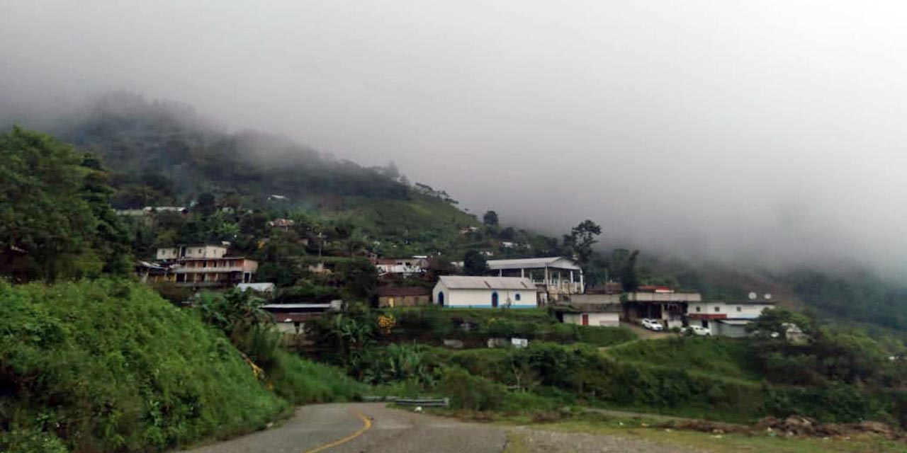 La niebla imperó durante la mañana del sábado en Huautla.