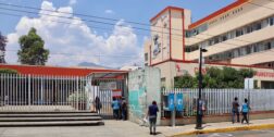 Foto: Luis Alberto Cruz // Para evitar la propagación de chinches, fumigan el Hospital Civil.