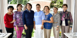 Foto: Rubén Morales // Paty Zárate, Bety Ortega, Marisol Ricárdez, Olga Castellanos, Adriana Díaz, Mere Díaz y Tethé Fernández muy felices por reunirse nuevamente.