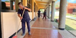 Foto: internet // Realizan trabajos de limpieza en la Universidad Tecnológica de los Valles Centrales de Oaxaca para el reinicio de clases presenciales el próximo lunes 23 de octubre.