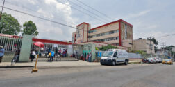 Foto: Adrián Gaytán // Trabajadores del Hospital Civil mantienen la suspensión de labores en las oficinas sindicales y áreas administrativas.