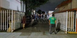 Foto: Jorge Pérez // Personas en el Hospital Civil acatando las medidas de prevención ante sismos
