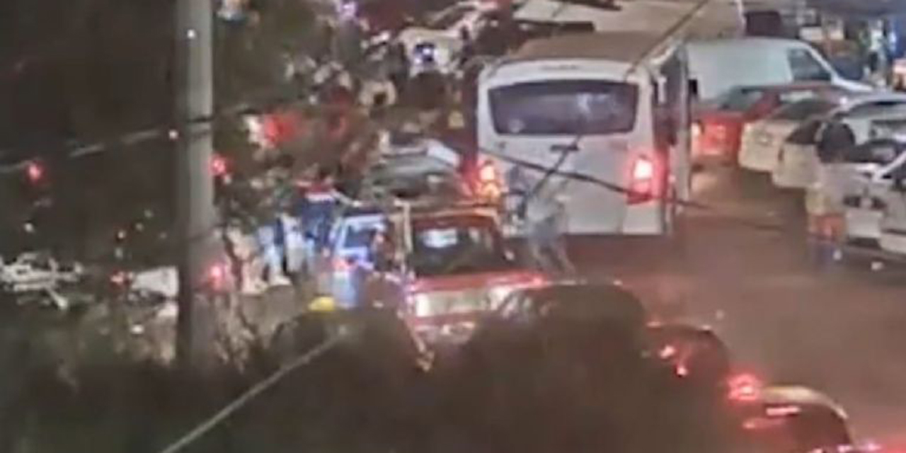 VIDEO: Conductor ebrio embiste a transeúntes y choca contra cinco vehículos en Puebla | El Imparcial de Oaxaca