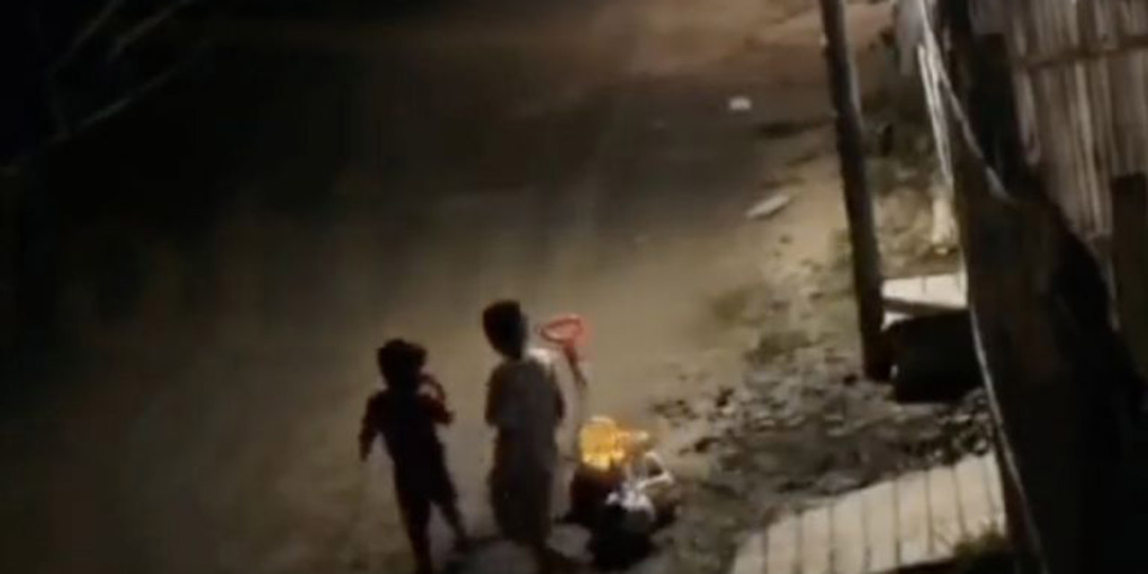 Captan en video el presunto secuestro de un menor en plena calle 