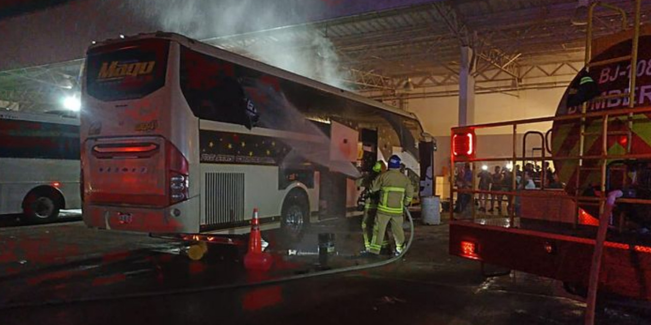 ¡Vaya susto! Arde en llamas autobús en Centro de Movilidad | El Imparcial de Oaxaca