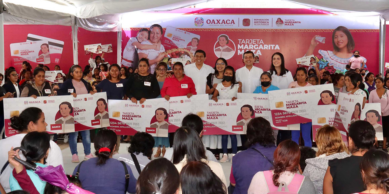 Entrega Salomón Jara tarjetas Margarita Maza  | El Imparcial de Oaxaca