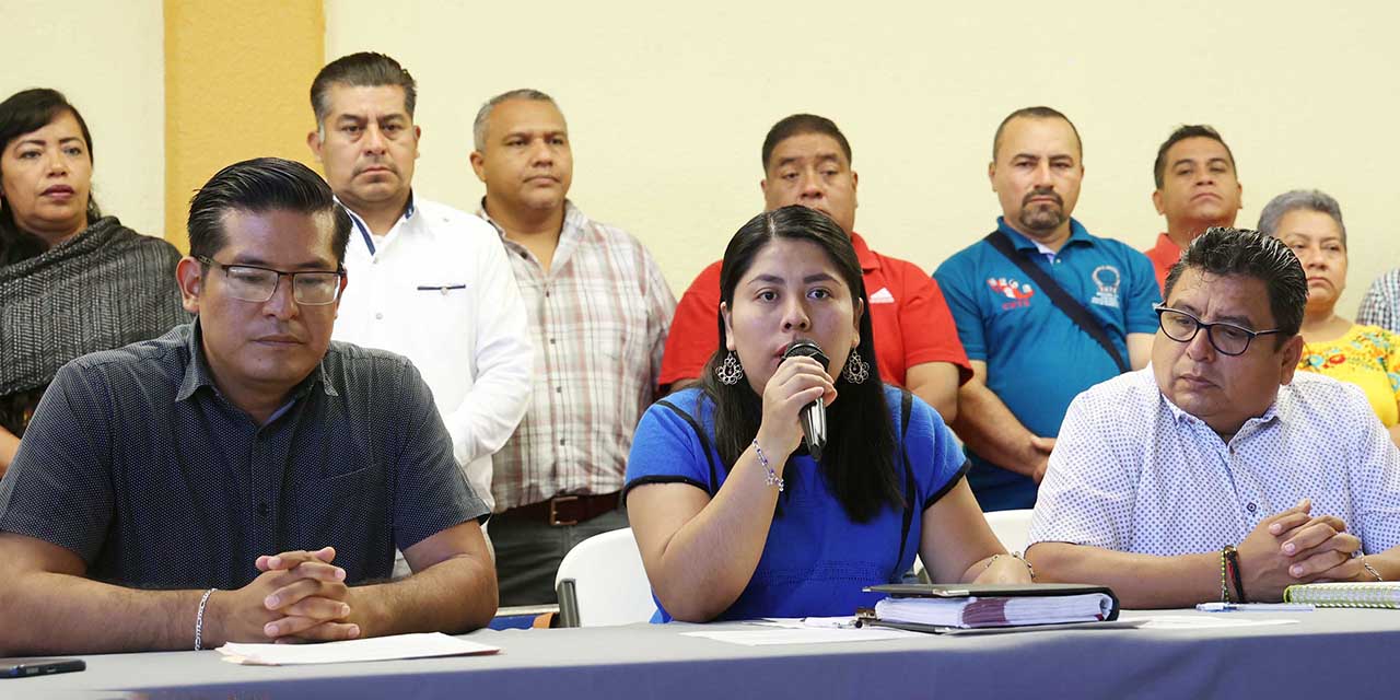 Foto: Luis Alberto Cruz // Conferencia de prensa de la Sección 22. Demandas a cambio de nada.