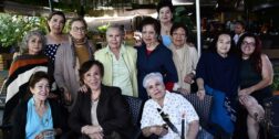 Foto: Rubén Morales // El grupo de amigas consintió y papachó a la feliz cumpleañera.