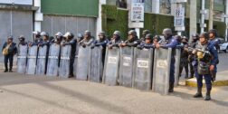 Foto: Adrián Gaytán // Con un salario de 185 pesos diarios, los policías de Oaxaca están entre los peor pagados del país.