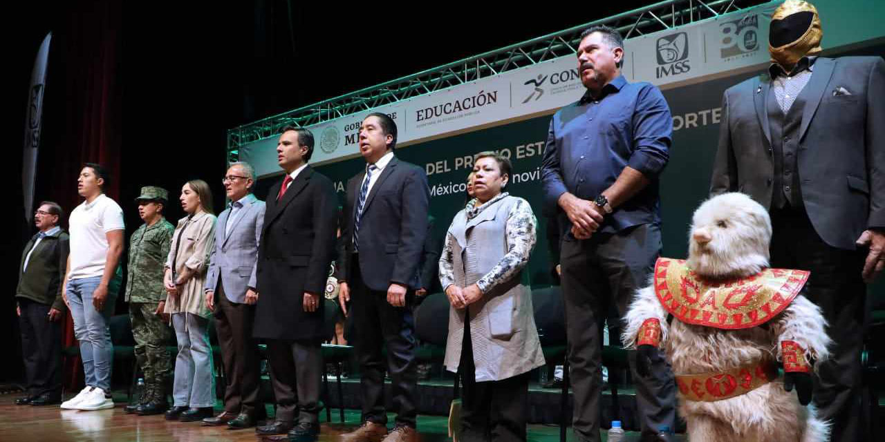 El Instituto Mexicano del Seguro Social galardonó a sus deportistas.