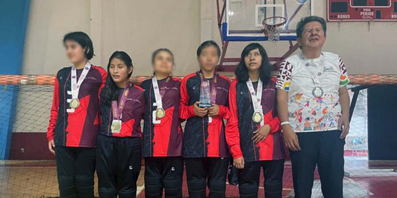 El equipo femenil de golbol, se coronó tricampeón en Cancún.