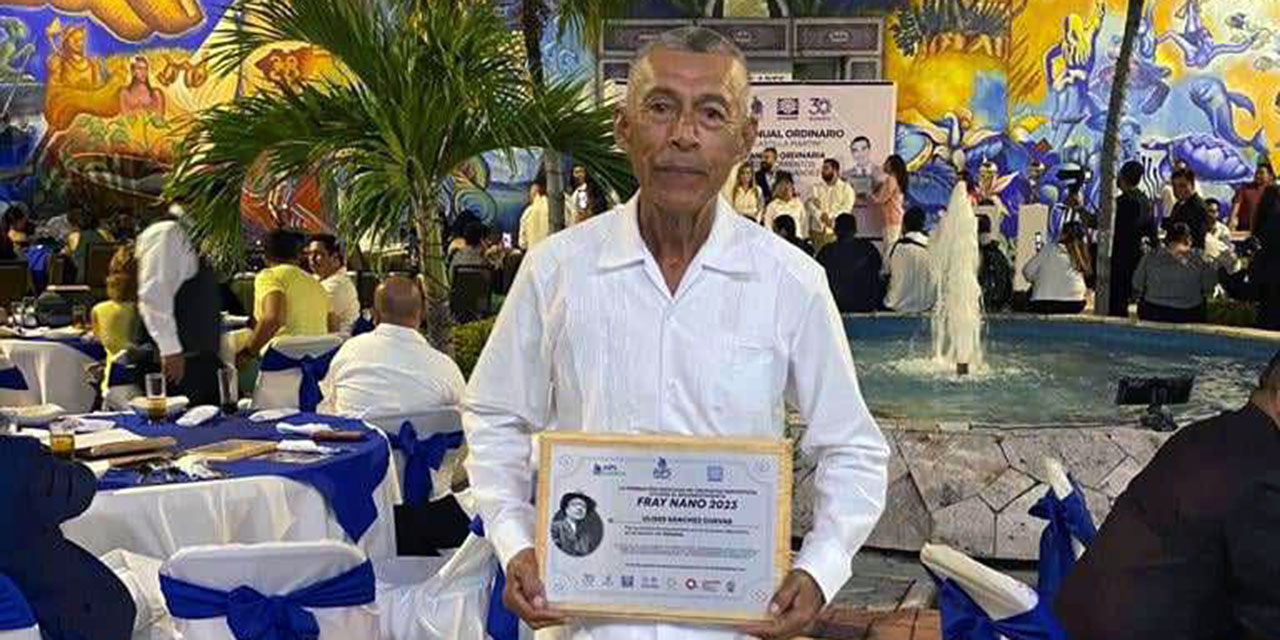 El ex colaborador de EL IMPARCIAL Ulises Sánchez recibió el reconocimiento por su trayectoria deportiva.