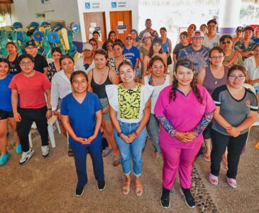Estudiantes de la licenciatura de Fisioterapia y enfermería de la Universidad de América Latina de Puebla, visitaron La Entrega.