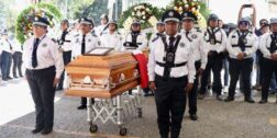 Foto: SSPO // Homenaje de cuerpo presente a Ricardo Vázquez, policía vial caído.