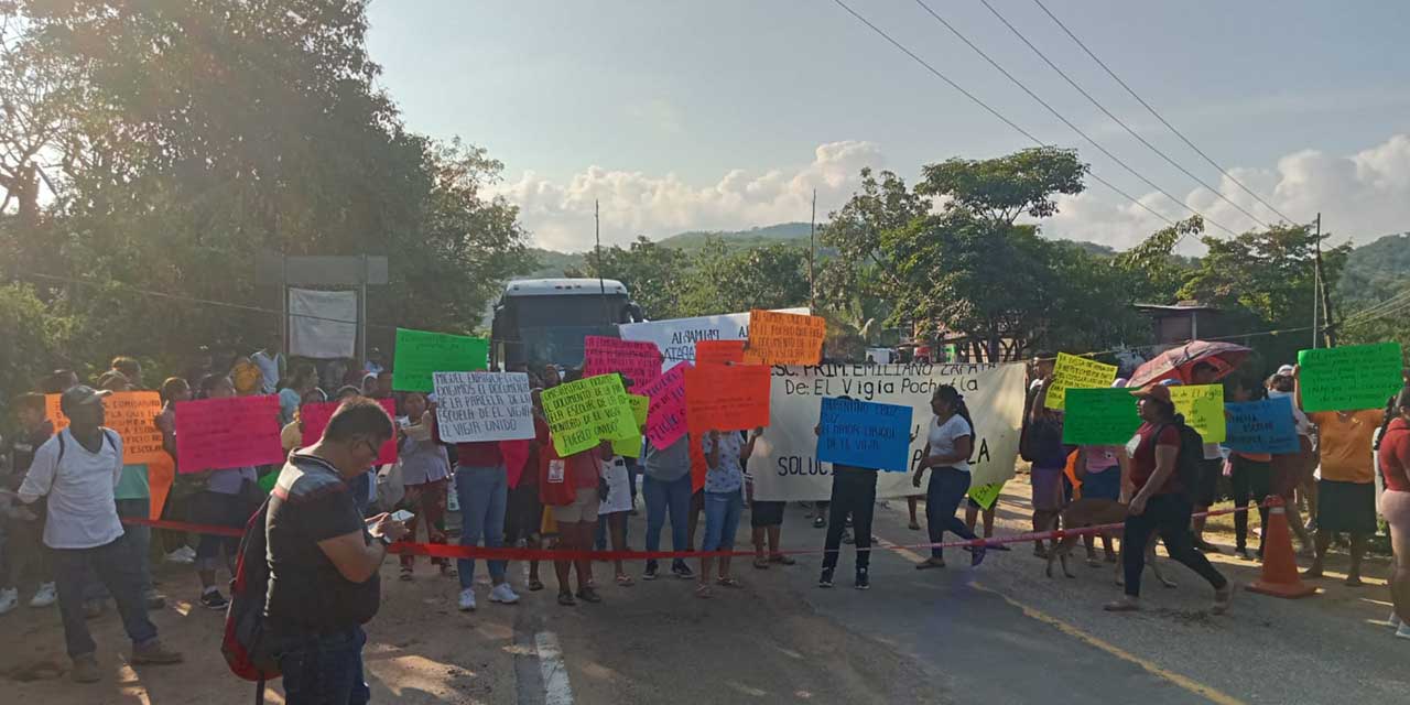 Pobladores de El Vigía, Pochutla bloquean carretera federal 200 | El Imparcial de Oaxaca