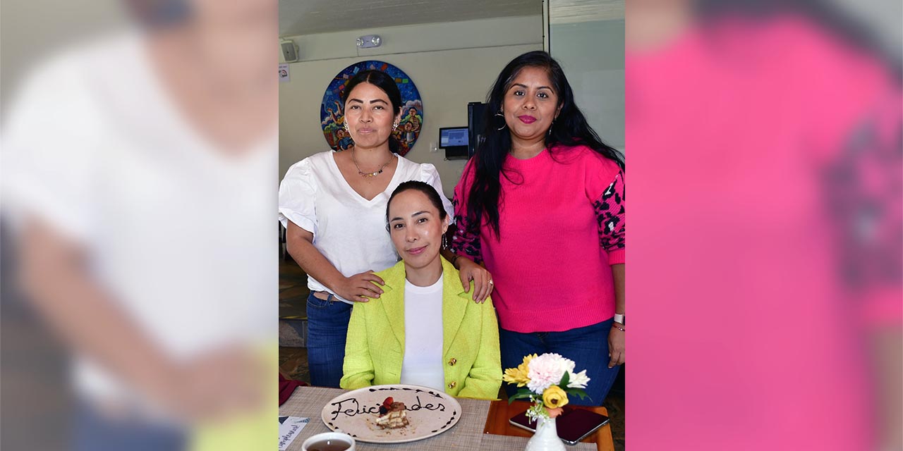 Foto: Rubén Morales // Ivette Guendulain, Magdalena Zebadua e Isabel Ríos