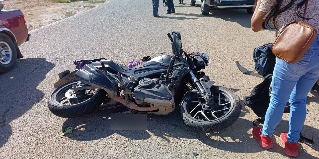 Motocicleta choca  contra camioneta | El Imparcial de Oaxaca