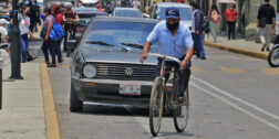 Foto: Adrián Gaytán // Los ciclistas en riesgo, ante la constante invasión de las bicirutas. Este domingo se conmemoró el Día Mundial en Memoria de las Víctimas de Tráfico.