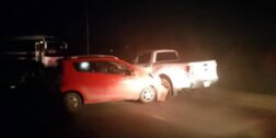La colisión involucró a una camioneta tipo Ranger, un automóvil tipo Spark, y un automóvil tipo Río.