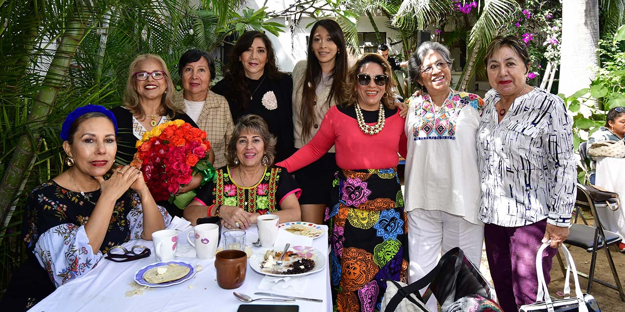 Fotos: Rubén Morales // La festejada disfrutó de la compañía de sus seres queridos en esta fecha especial.