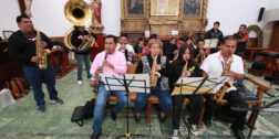 Foto: Adrián Gaytán // Músicos oaxaqueños celebran a Santa Cecilia, en el templo de San Agustín.