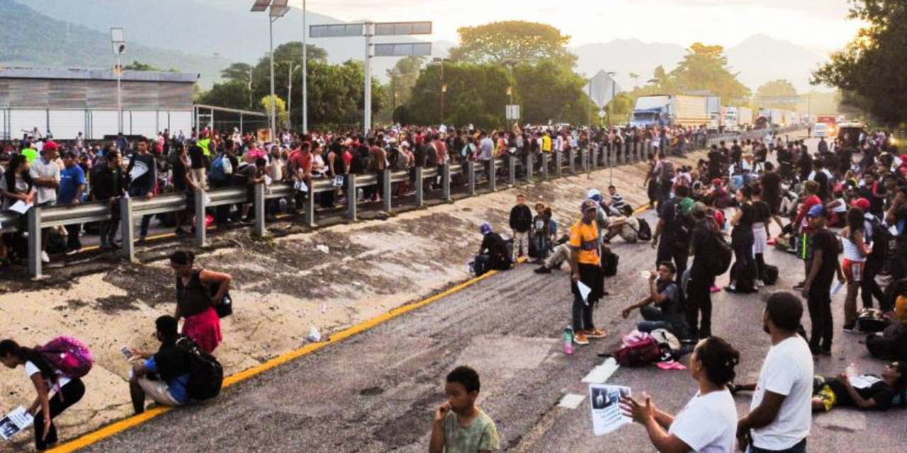 Bloqueo de migrantes en aduana de Huixtla, Chiapas, cumple 24 horas | El Imparcial de Oaxaca