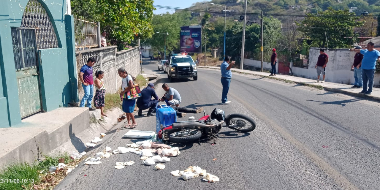 Moto repartidor de tortillas derrapa varios metros en Salina Cruz | El Imparcial de Oaxaca