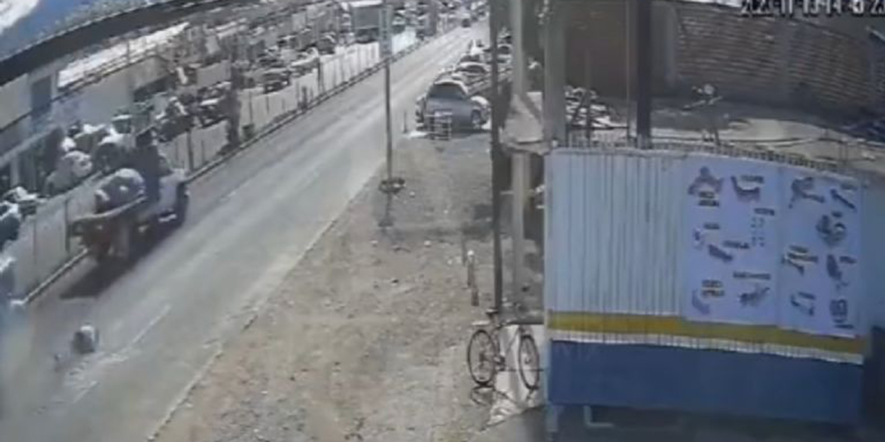 Captan momento en que sujeto se avienta al paso de un camión y muere en Hidalgo | El Imparcial de Oaxaca