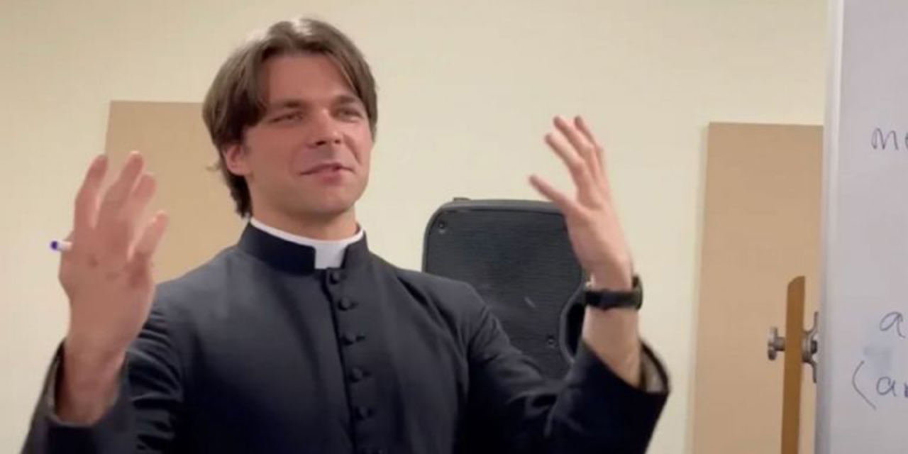 Sacerdote católico acusado de grooming por matrimonio con joven de 18 años