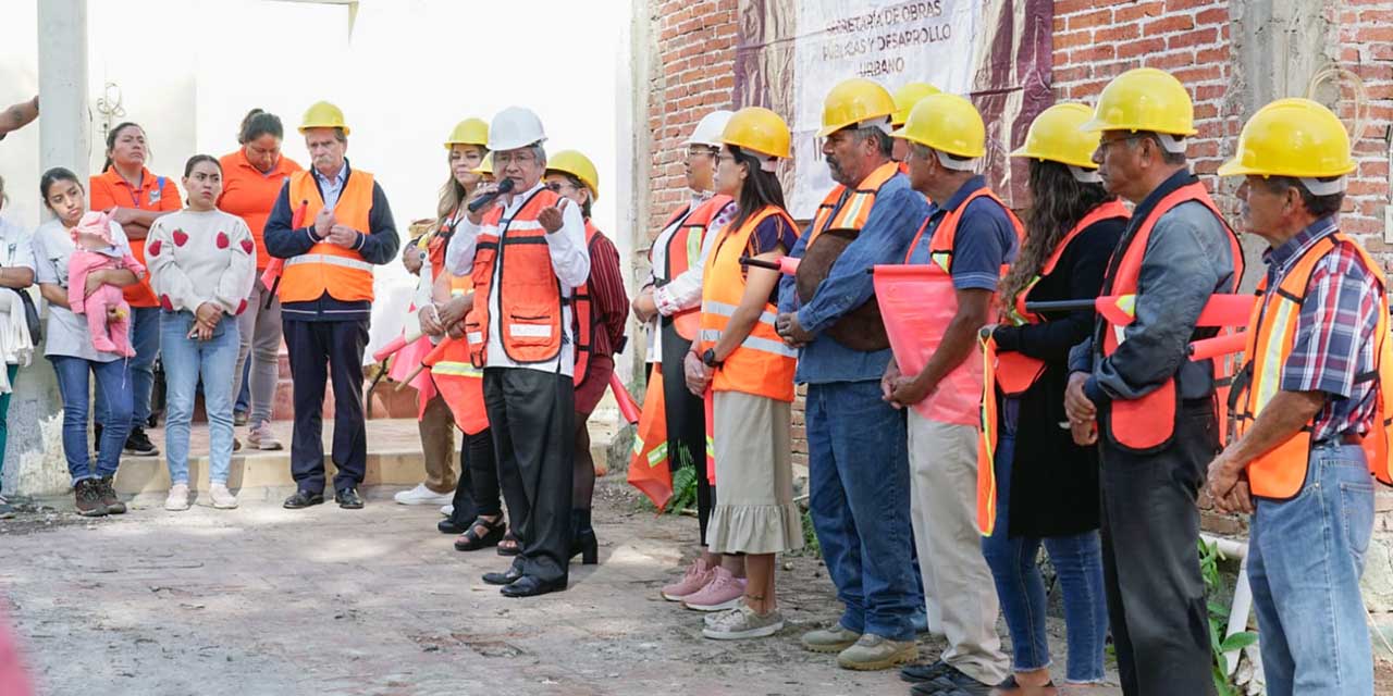 Foto: Municipio de Oaxaca // El presidente municipal de Oaxaca de Juárez, Francisco Martínez Neri, encabezó el inicio de la obra en el mercado de San Felipe del Agua.