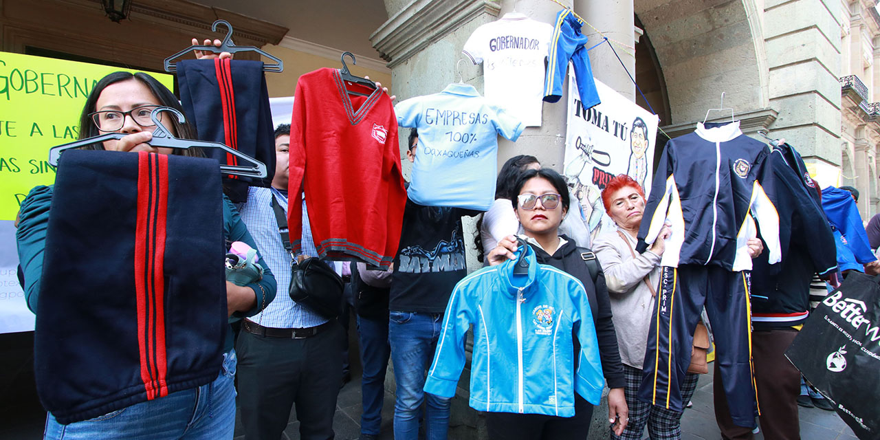 Dejan “colgados” a proveedores de uniformes; se inconforman | El Imparcial de Oaxaca