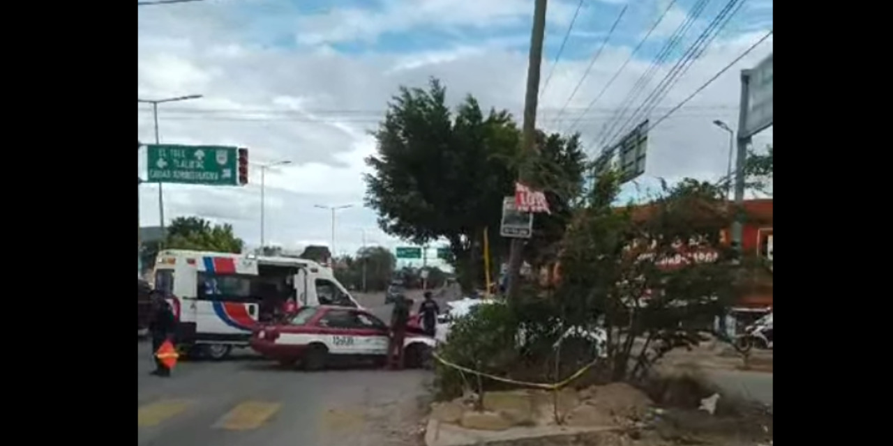 Taxista foráneo involucrado en choque por alcance en Tlalixtac | El Imparcial de Oaxaca