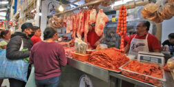 Foto: Adrián Gaytán // Con motivo de las fiestas de fin de año, mejora la venta de carne de res y puerco.