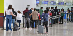 Foto: Adrián Gaytán // Crece la afluencia de pasajeros en el Aeropuerto de Oaxaca.