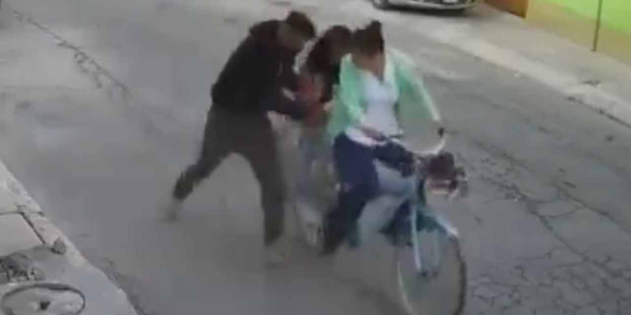VIDEO: Mujer salva a su hija de secuestro en Ecatepec