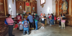 Foto: Jesús Santiago // Con restricciones ayer se controló el acceso al santuario guadalupano hasta donde fueron llevados Lupitas y Juan Diegos.