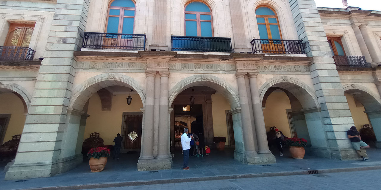 Cumple un año desalojo de triquis en los portales | El Imparcial de Oaxaca